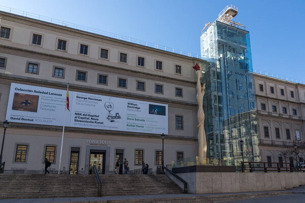 МАДРИД, ИСПАНИЯ - 22 ЯНВАРЯ 2018 года: Музей Национального художественного центра "Рейна София" (Museo Nacional Centro de Arte Reina Sofa) в городе Мадрид, Испания
