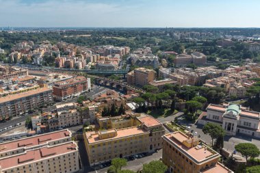 Vatikan ve Roma şehrinin şaşırtıcı Panorama üzerinden kubbe St. Peter's Bazilikası'na, İtalya