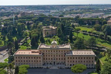Vatikan ve Roma şehrinin şaşırtıcı Panorama üzerinden kubbe St. Peter's Bazilikası'na, İtalya