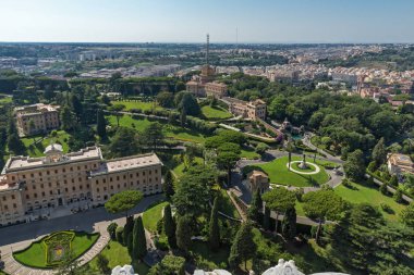 Vatikan ve Roma şehrinin şaşırtıcı Panorama üzerinden kubbe St. Peter's Bazilikası'na, İtalya