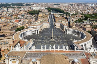 Vatikan ve Roma şehrinin şaşırtıcı Panorama üzerinden kubbe St. Peter's Bazilikası'na, İtalya