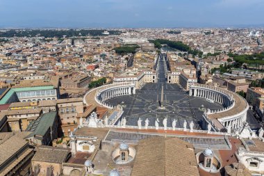 Vatikan ve Roma şehrinin şaşırtıcı Panorama üzerinden kubbe St. Peter's Bazilikası'na, İtalya