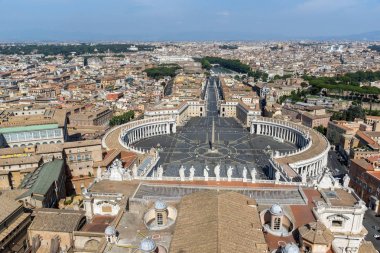 Vatikan ve Roma şehrinin şaşırtıcı Panorama üzerinden kubbe St. Peter's Bazilikası'na, İtalya