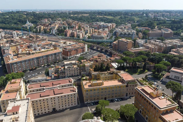 Vatikan ve Roma şehrinin şaşırtıcı Panorama üzerinden kubbe St. Peter's Bazilikası'na, İtalya