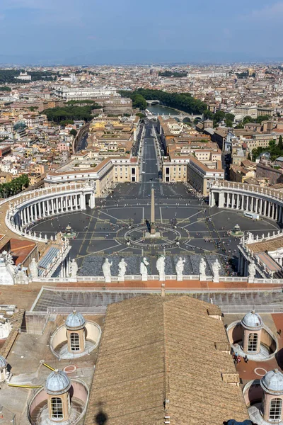 バチカン市国とローマのサン ピエトロ大聖堂 イタリアのドームからの驚くべきパノラマ — ストック写真