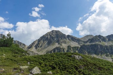 Diş tepe ve Begovitsa Nehri Vadisi, Pirin Dağı, Bulgaristan muhteşem manzara