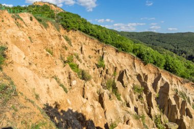 Kaya oluşumu ile Stob Piramitler, Rila Dağı, Köstendil bölge, Bulgaristan manzara