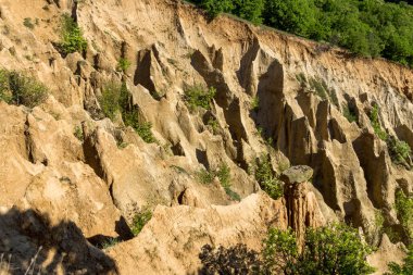 Kaya oluşumu ile Stob Piramitler, Rila Dağı, Köstendil bölge, Bulgaristan manzara