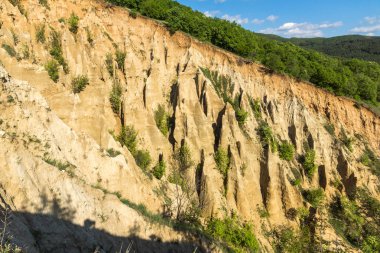Kaya oluşumu ile Stob Piramitler, Rila Dağı, Köstendil bölge, Bulgaristan manzara