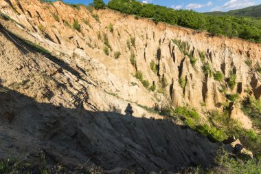 Kaya oluşumu ile Stob Piramitler, Rila Dağı, Köstendil bölge, Bulgaristan manzara
