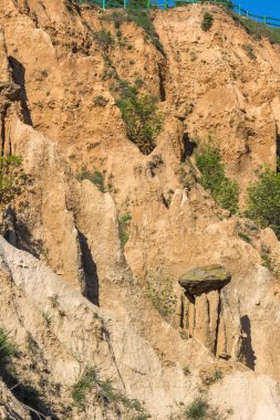 Kaya oluşumu ile Stob Piramitler, Rila Dağı, Köstendil bölge, Bulgaristan manzara