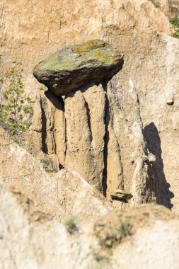 Kaya oluşumu ile Stob Piramitler, Rila Dağı, Köstendil bölge, Bulgaristan manzara