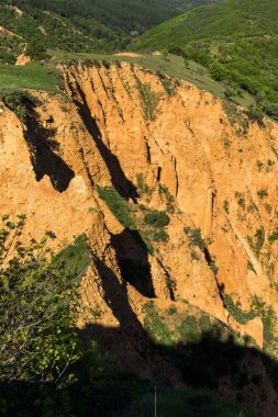 Kaya oluşumu ile Stob Piramitler, Rila Dağı, Köstendil bölge, Bulgaristan manzara