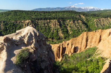 Kaya oluşumu ile Stob Piramitler, Rila Dağı, Köstendil bölge, Bulgaristan manzara