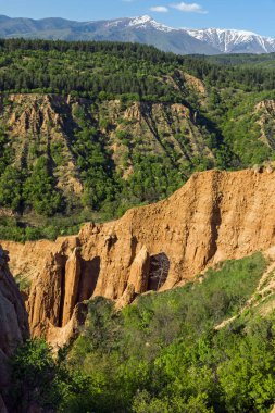Kaya oluşumu ile Stob Piramitler, Rila Dağı, Köstendil bölge, Bulgaristan manzara