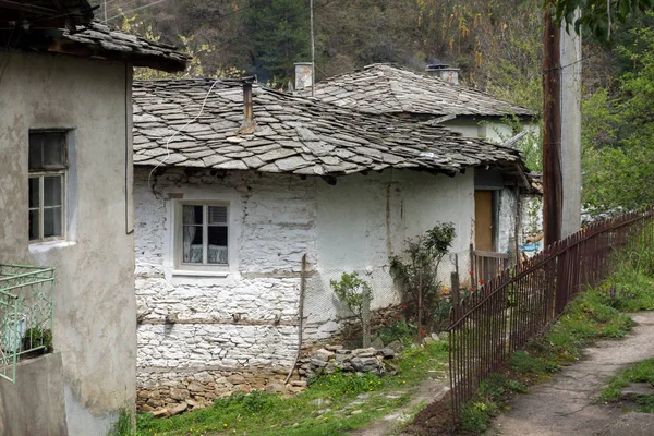 Köy Kosova ile orijinal on dokuzuncu yüzyıl evler, Plovdiv bölge, Bulgaristan