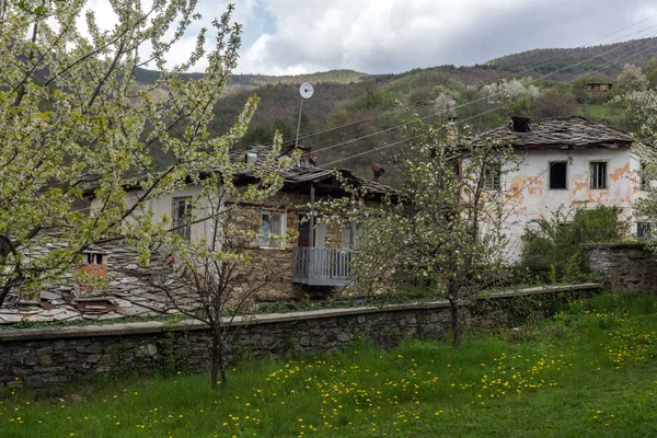 Köy Kosova ile orijinal on dokuzuncu yüzyıl evler, Plovdiv bölge, Bulgaristan