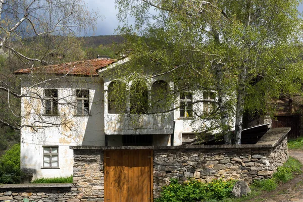 Köy Kosova ile orijinal on dokuzuncu yüzyıl evler, Plovdiv bölge, Bulgaristan