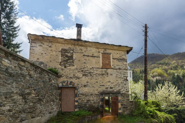 Köy Kosova ile orijinal on dokuzuncu yüzyıl evler, Plovdiv bölge, Bulgaristan
