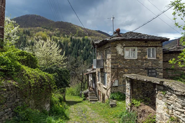科索沃的村庄与地道第十九个世纪房子 普罗夫迪夫区域 保加利亚 — 图库照片