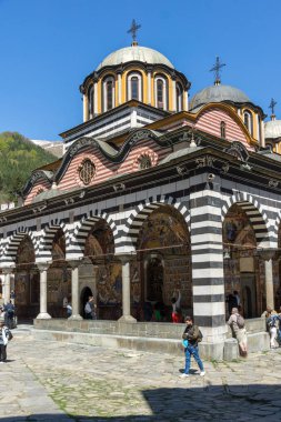 Rila Manastırı, Bulgaristan - 21 Nisan 2018: Turist ziyaret Manastırı, Saint Ivan (John), Rila (Rila Manastırı), Bölge: Kyustendil, Bulgaria