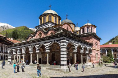 Rila Manastırı, Bulgaristan - 21 Nisan 2018: Turist ziyaret Manastırı, Saint Ivan (John), Rila (Rila Manastırı), Bölge: Kyustendil, Bulgaria