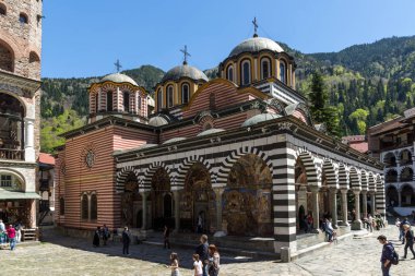 Rila Manastırı, Bulgaristan - 21 Nisan 2018: Turist ziyaret Manastırı, Saint Ivan (John), Rila (Rila Manastırı), Bölge: Kyustendil, Bulgaria