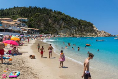 Kathisma Beach, Lefkada, Yunanistan - 16 Temmuz 2014: Turizm, Kathisma beach, Lefkada, Ionian Islands, Yunanistan