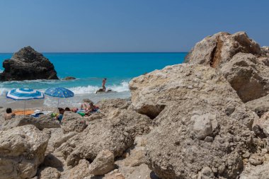 Megali Petra plaj, Lefkada, Yunanistan - 16 Temmuz 2014: Panoramik mavi sularına Megali Petra Beach, Lefkada, Ionian Islands, Yunanistan