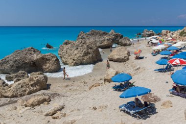 Megali Petra plaj, Lefkada, Yunanistan - 16 Temmuz 2014: Panoramik mavi sularına Megali Petra Beach, Lefkada, Ionian Islands, Yunanistan