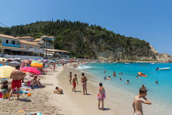 Kathisma Beach Lefkada Grecia Luglio 2014 Turista Sulla Spiaggia Kathisma — Foto Stock