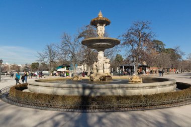 Madrid, İspanya - 22 Ocak 2018: Enginar dolma Retiro Park City, Madrid, İspanya