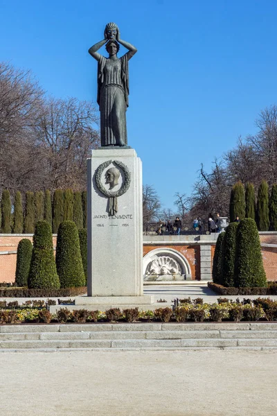 Madrid Hiszpania Stycznia 2018 Jacinto Benavente Statua Plaza Parterre Parku — Zdjęcie stockowe