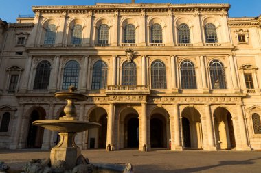 Rome, İtalya - 24 Haziran 2017: Sarı günbatımında günbatımı Palazzo Barberini - Ulusal Galeri Antik Sanat Roma, İtalya