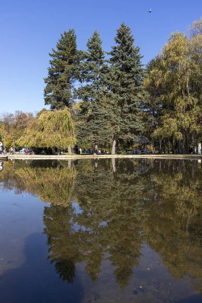 Herbst Blick auf Südpark in der Stadt der Sofia — Stockfoto