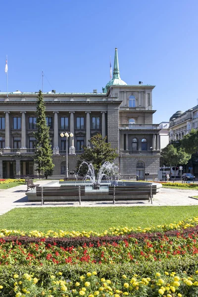 Edifício do Novo Palácio no centro da cidade de Belgrado — Fotografia de Stock