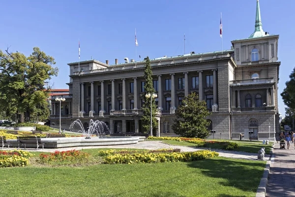 Edifício do Novo Palácio no centro da cidade de Belgrado — Fotografia de Stock