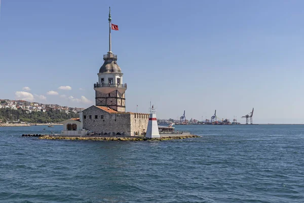 Vista dal Bosforo alla città di Istanbul e alla Torre della Vergine — Foto Stock