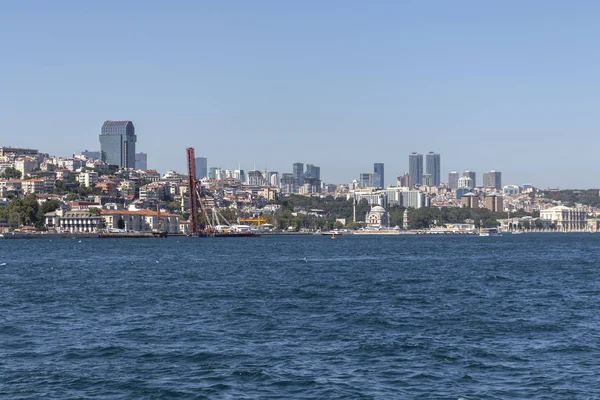 Вид с Босфора на Стамбул, Турция — стоковое фото