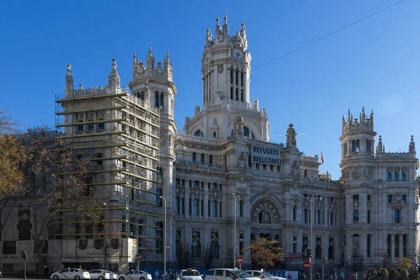Дворец Сибелес на площади Сибелес в Мадриде — стоковое фото