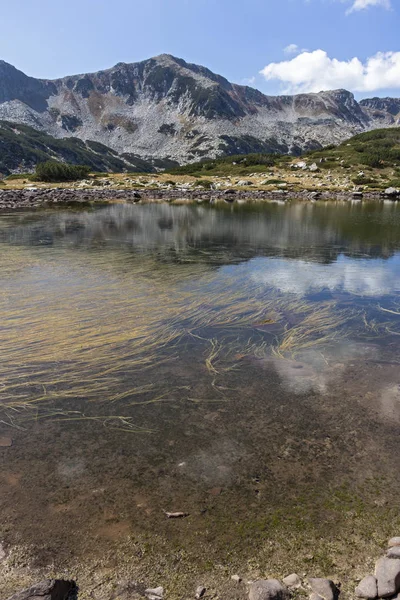 Landschap met kikkermeer bij Pirin Mountain, Bulgarije — Stockfoto