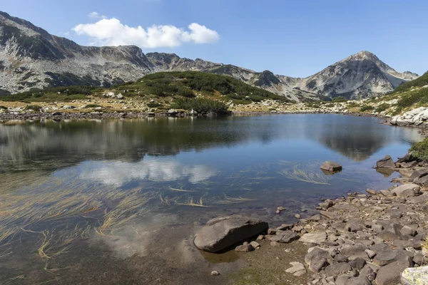 Landschap met kikkermeer bij Pirin Mountain, Bulgarije — Stockfoto