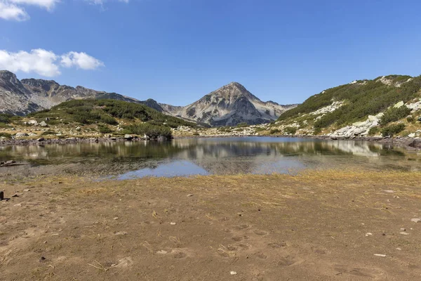 Τοπίο με λίμνη Βάτραχου στο βουνό Πιρίν της Βουλγαρίας — Φωτογραφία Αρχείου