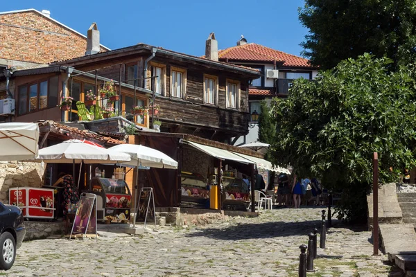 Rua típica na cidade velha de Nessebar, Bulgária — Fotografia de Stock