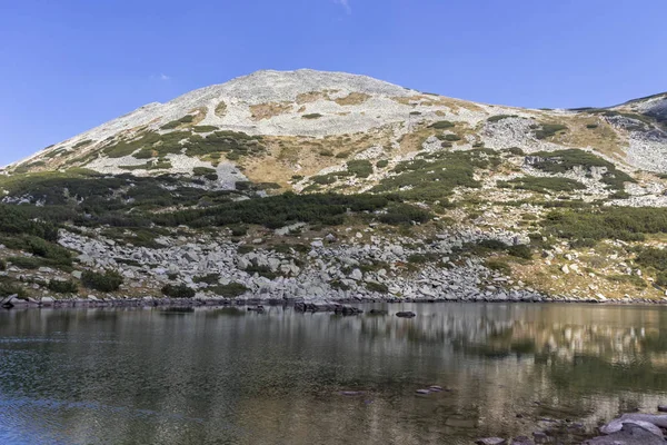 Paisaje del Lago Largo, Montaña Pirin, Bulgaria — Foto de Stock