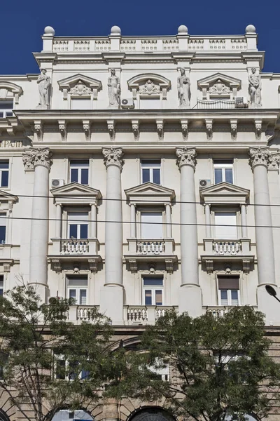 Typická ulice a budova města Bělehrad — Stock fotografie