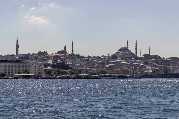 Panorama dal Bosforo al Corno d'Oro nella città di Istanbul — Foto Stock