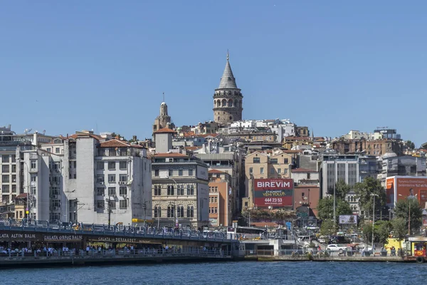 Panorama z Bosporusu do zlatého rohu ve městě Istanbulu — Stock fotografie