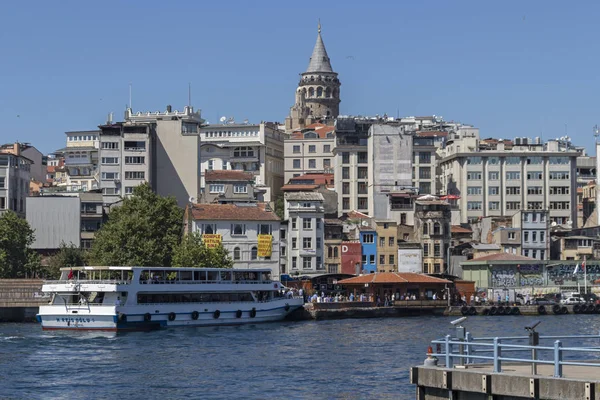 Panorama do Bósforo ao Chifre de Ouro na cidade de Istambul — Fotografia de Stock