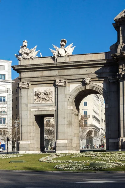 Puerta de Alcalá en Madrid, España —  Fotos de Stock